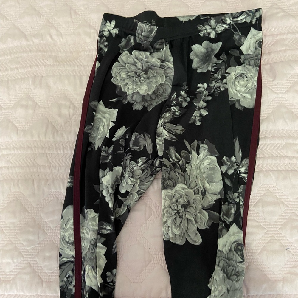 Floral black and white leggings